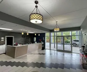 Photo 4 - Econo Lodge