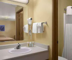 Photo 4 - Travelodge by Wyndham Wenatchee