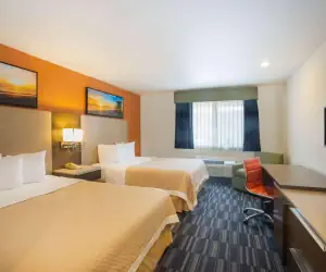 Photo 2 - Days Inn by Wyndham Monterey Downtown