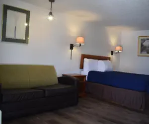 Photo 3 - Knights Inn Farmington Hills