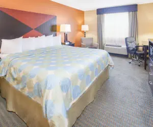 Photo 2 - Days Inn & Suites by Wyndham Russellville