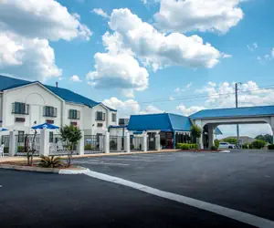 Photo 5 - Days Inn by Wyndham Troy