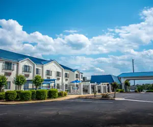 Photo 2 - Days Inn by Wyndham Troy