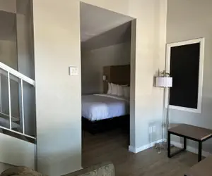 Photo 2 - MainStay Suites Springfield South - Battlefield Rd