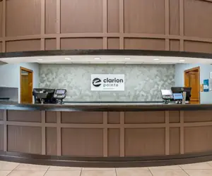 Photo 3 - Clarion Pointe Louisville East