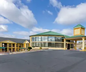 Photo 2 - Quality Inn Hillsville