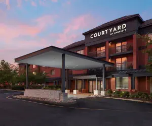 Photo 2 - Courtyard Newport News Yorktown