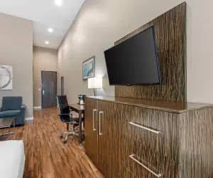 Photo 4 - Best Western Plus Pflugerville Inn & Suites