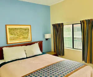 Photo 5 - Hampton Motor Inn