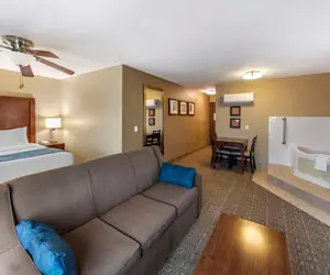 Photo 3 - Comfort Inn & Suites Ventura Beach