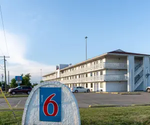 Photo 2 - Motel 6-Cincinnati, OH