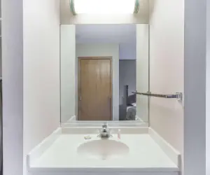 Photo 4 - Super 8 by Wyndham Yorkville