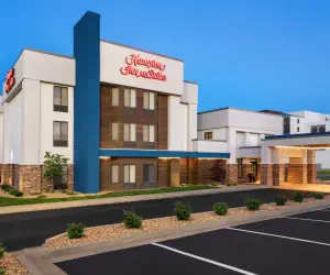 Photo 2 - Hampton Inn & Suites Springfield