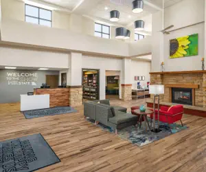 Photo 3 - Hampton Inn & Suites Springfield