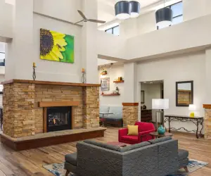 Photo 4 - Hampton Inn & Suites Springfield