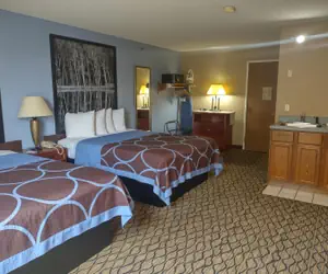 Photo 2 - Super 8 by Wyndham Adrian