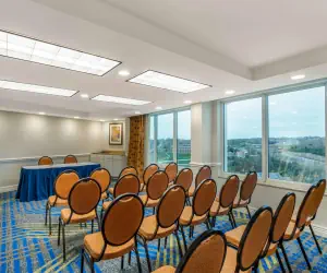 Photo 5 - DoubleTree by Hilton Jefferson City