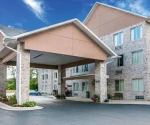 Photo 2 - Comfort Inn Whitehall near Michigan's Adventure