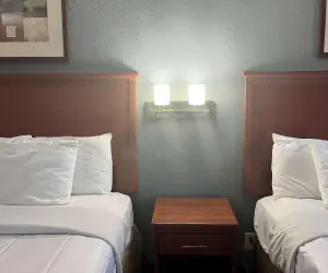 Photo 5 - Travelodge by Wyndham Terre Haute