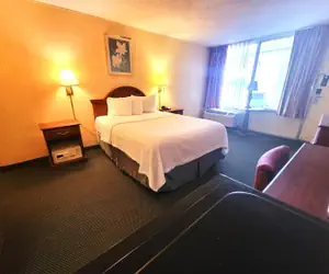 Photo 2 - Days Inn by Wyndham Alexandria South