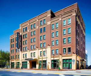 Photo 2 - Fairfield Inn & Suites by Marriott Savannah Downtown Historic District