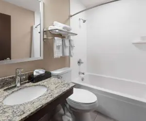 Photo 2 - Super 8 by Wyndham Fairmont