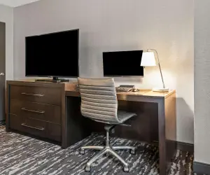 Photo 5 - Embassy Suites by Hilton Crystal City National Airport