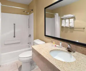 Photo 3 - Days Inn by Wyndham Wauseon