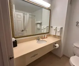 Photo 3 - Summerville Park Inn