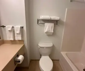 Photo 4 - Summerville Park Inn