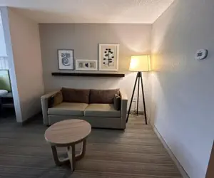 Photo 2 - Summerville Park Inn