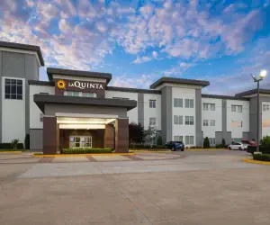 Photo 2 - La Quinta by Wyndham Muskogee