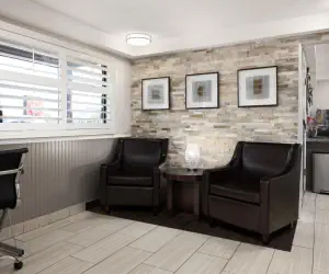 Photo 5 - Ramada by Wyndham Medford Airport North