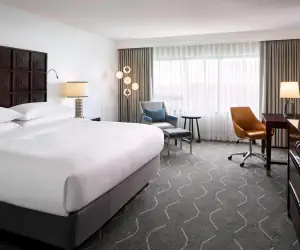 Photo 2 - Renaissance Baltimore Harborplace Hotel