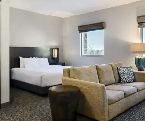 Photo 4 - The Southlake Hotel