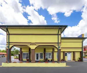 Photo 2 - Days Inn by Wyndham Waycross