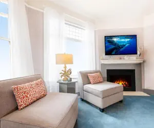 Photo 2 - Nantucket Whale Inn, Half Moon Bay