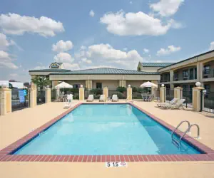 Photo 3 - Days Inn by Wyndham Hammond