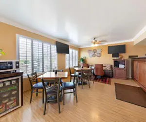 Photo 5 - Best Western Hanford Inn