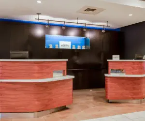 Photo 2 - Courtyard Columbus Airport