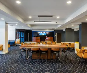 Photo 3 - Courtyard Columbus Airport