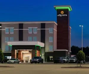 Photo 2 - La Quinta by Wyndham Gonzales LA