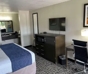 Photo 4 - Days Inn by Wyndham Grove