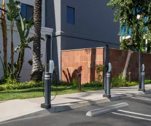 Photo 3 - Courtyard Los Angeles Burbank Airport