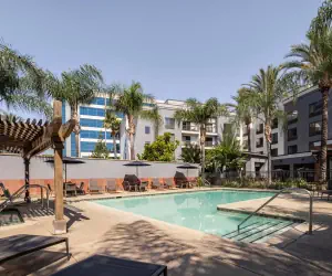 Photo 2 - Courtyard Los Angeles Burbank Airport
