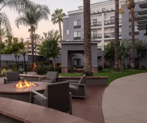 Photo 4 - Courtyard Los Angeles Burbank Airport