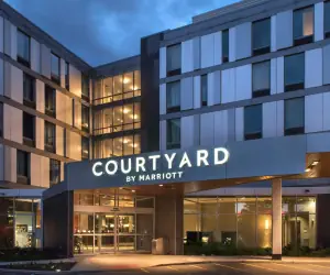 Photo 2 - Courtyard by Marriott Philadelphia South at The Navy Yard