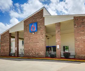 Photo 2 - Motel 6-Greensboro, NC - Airport