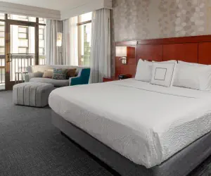 Photo 4 - Courtyard Memphis Downtown