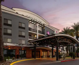 Photo 5 - Courtyard Los Angeles Burbank Airport
